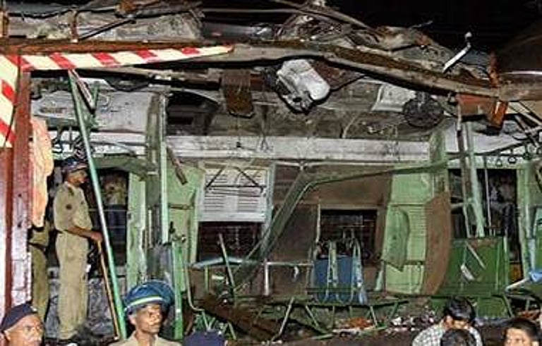 2006 மும்பை ரயில் குண்டுவெடிப்பு: 12 பேர் விடுதலைக்கு உச்ச நீதிமன்றம் தடை