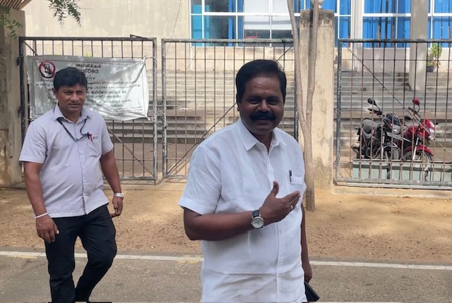 செம்ணிப் புதைகுழி அகழ்வு இடம்பெறும் பகுதிக்கு தன்னையும் அனுமதிக்குமாறு சிறீதரன் கோரிக்கை.