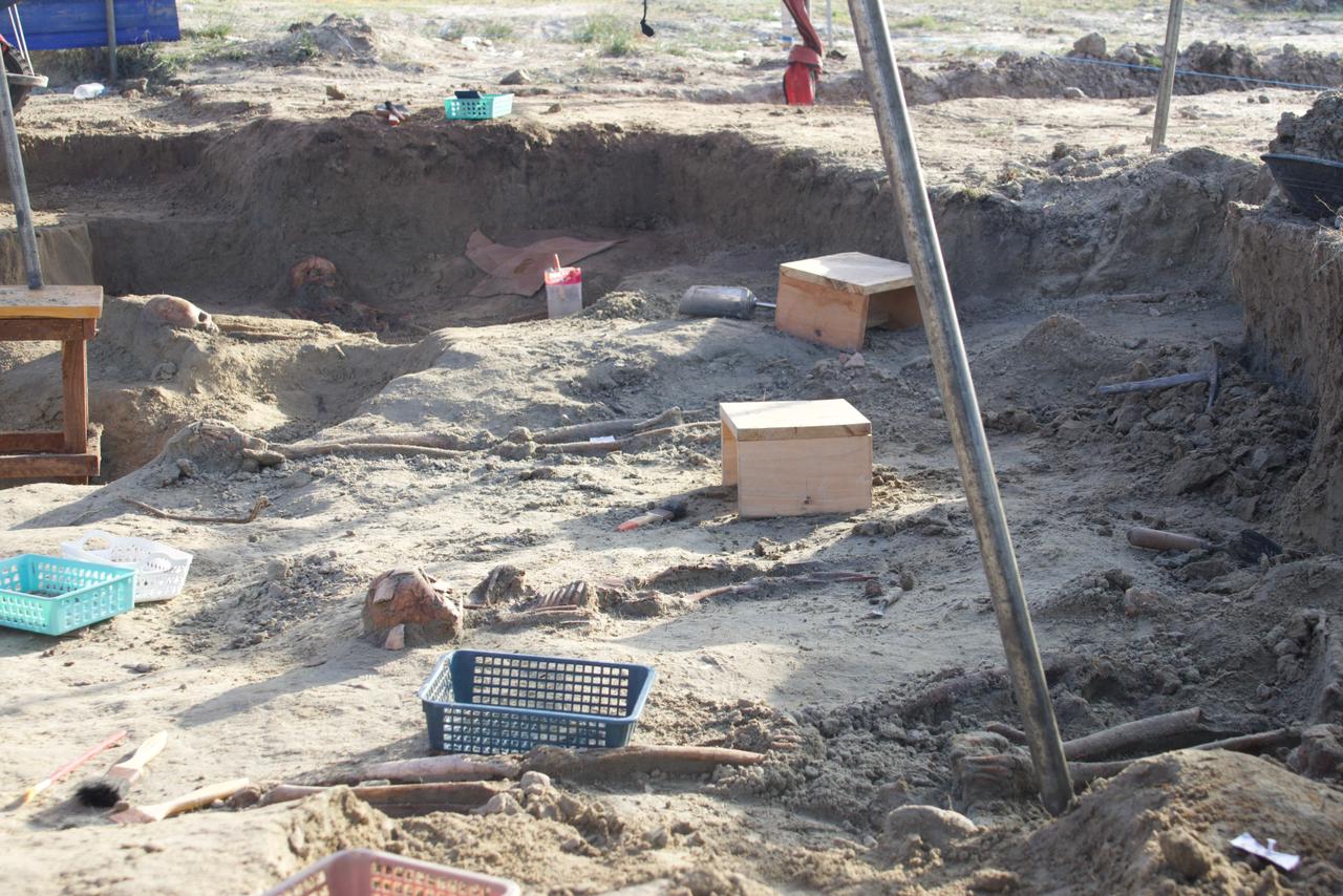 செம்மணிப் புதைகுழியில் மேலும் 7 என்புத் தொகுதிகள் அடையாளம்  – அகழ்வுப் பணிகளை நேரில் பார்வையிட்ட சுவிஸ் தூதுவர்.