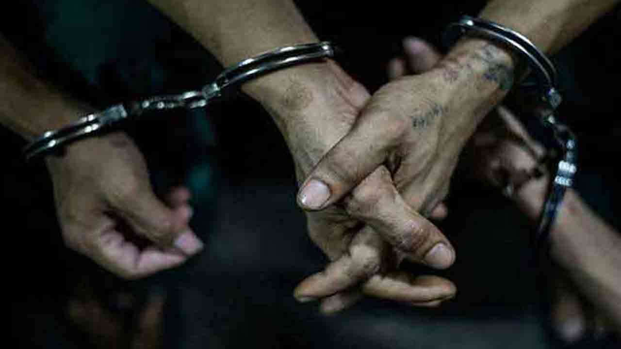 ஒரே நாளில் 4 ஆயிரத்து 479 பேர் பொலிஸிடம் வசமாகச் சிக்கினர்.