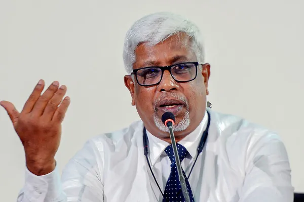 சட்டச் சிக்கல் நீக்கப்படும் வரை மாகாண சபைத் தேர்தல் இல்லை  – தேர்தல்கள் திணைக்களப் பணிப்பாளர் அறிவிப்பு.