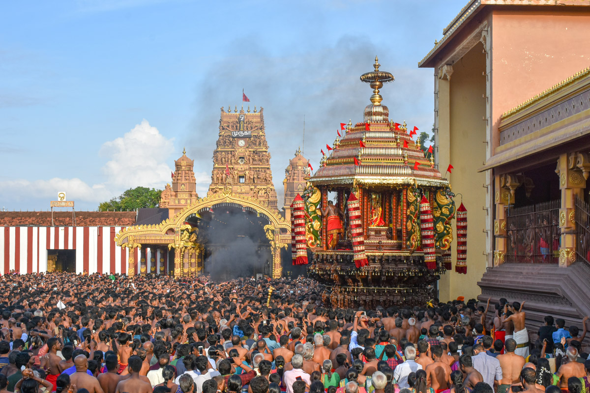 நல்லூர் தேர்த் திருவிழாவையொட்டி நாளை யாழ். மாவட்ட பாடசாலைகளுக்கு விடுமுறை.