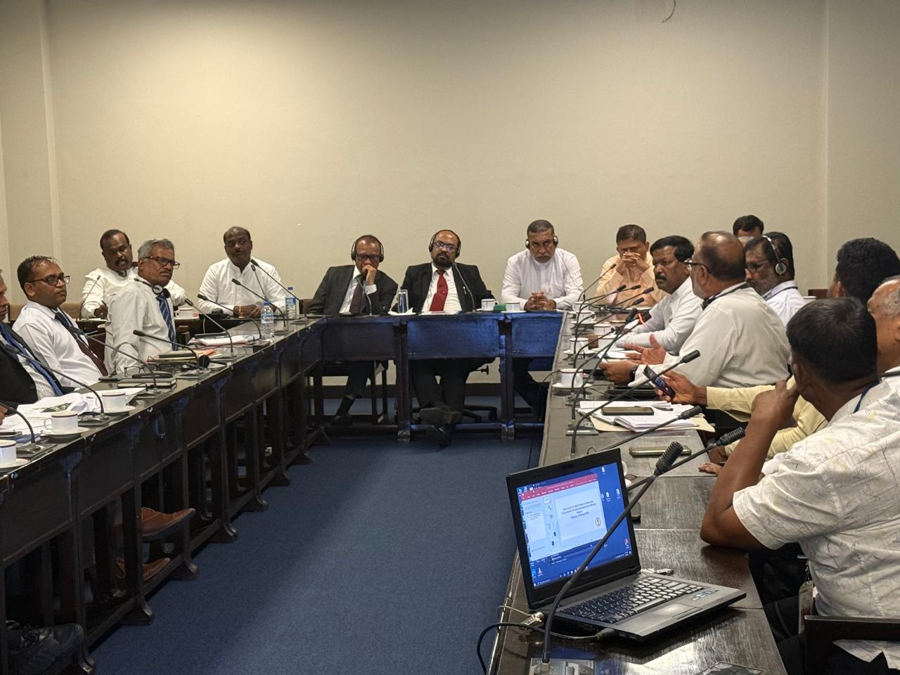 மன்னார் காற்றாலை திட்டத்தை இடைநிறுத்துவதற்குத் தீர்மானம்    – மின்சாரத்துறை அமைச்சர் தலைமையிலான கூட்டத்தில் முடிவு.