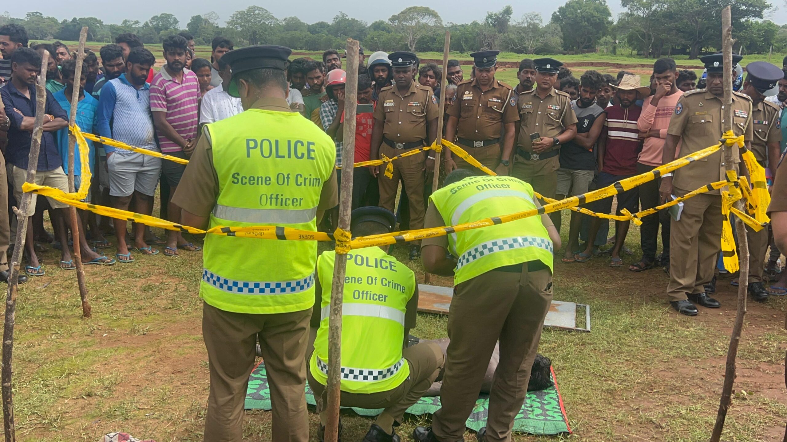 இராணுவத்தால் விரட்டியடிக்கப்பட்ட நபர் தப்பிச் செல்ல முயன்றபோது முத்துஐயன்கட்டுக் குளத்தில் மூழ்கிப் பலி  – இப்படிக் கூறுகின்றது ஒட்டுசுட்டான் பொலிஸ் பிரிவு.