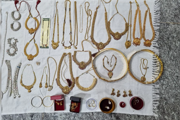 ரூ.30 கோடி சொத்துக்கள்,24 வீடுகள்: ரூ.15,000 சம்பளம் வாங்கும் முன்னாள் குமாஸ்தா சிக்கியது எப்படி?