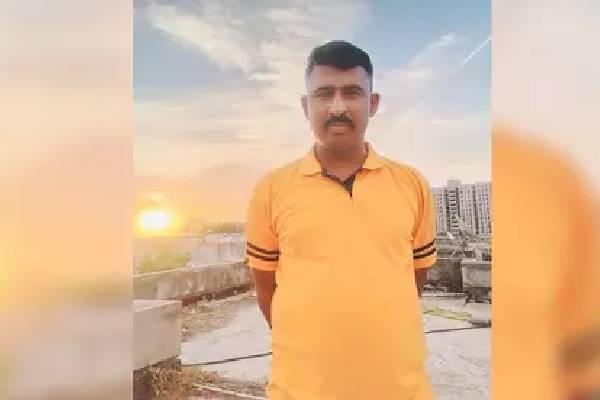 கணவரைக் கொன்று, தானும் உயிரை மாய்த்துக்கொண்ட மனைவி: அகமதாபாத் தம்பதியினரின் சோகமான முடிவு; 7 வயது மகன் முன் நடந்த கோர சம்பவம்