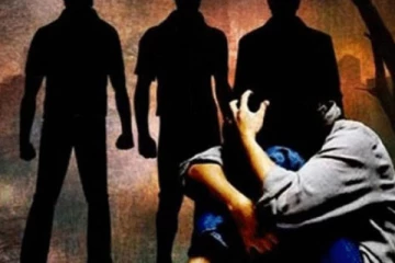 உத்தர பிரதேசம்: 5 பைக்குகளில் விரட்டிச் சென்று இளம்பெண் கூட்டுப் பாலியல் வன்கொடுமை – அதிர்ச்சி சம்பவம்
