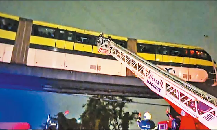 மும்பையில் கனமழை: நடுவழியில் நின்ற மோனோ ரயில் – 442 பயணிகள் பத்திரமாக மீட்பு!