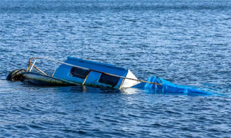 குஜராத்தில் சோகம்: கடலில் 3 படகுகள் மூழ்கின, 11 மீனவர்கள் மாயம்!