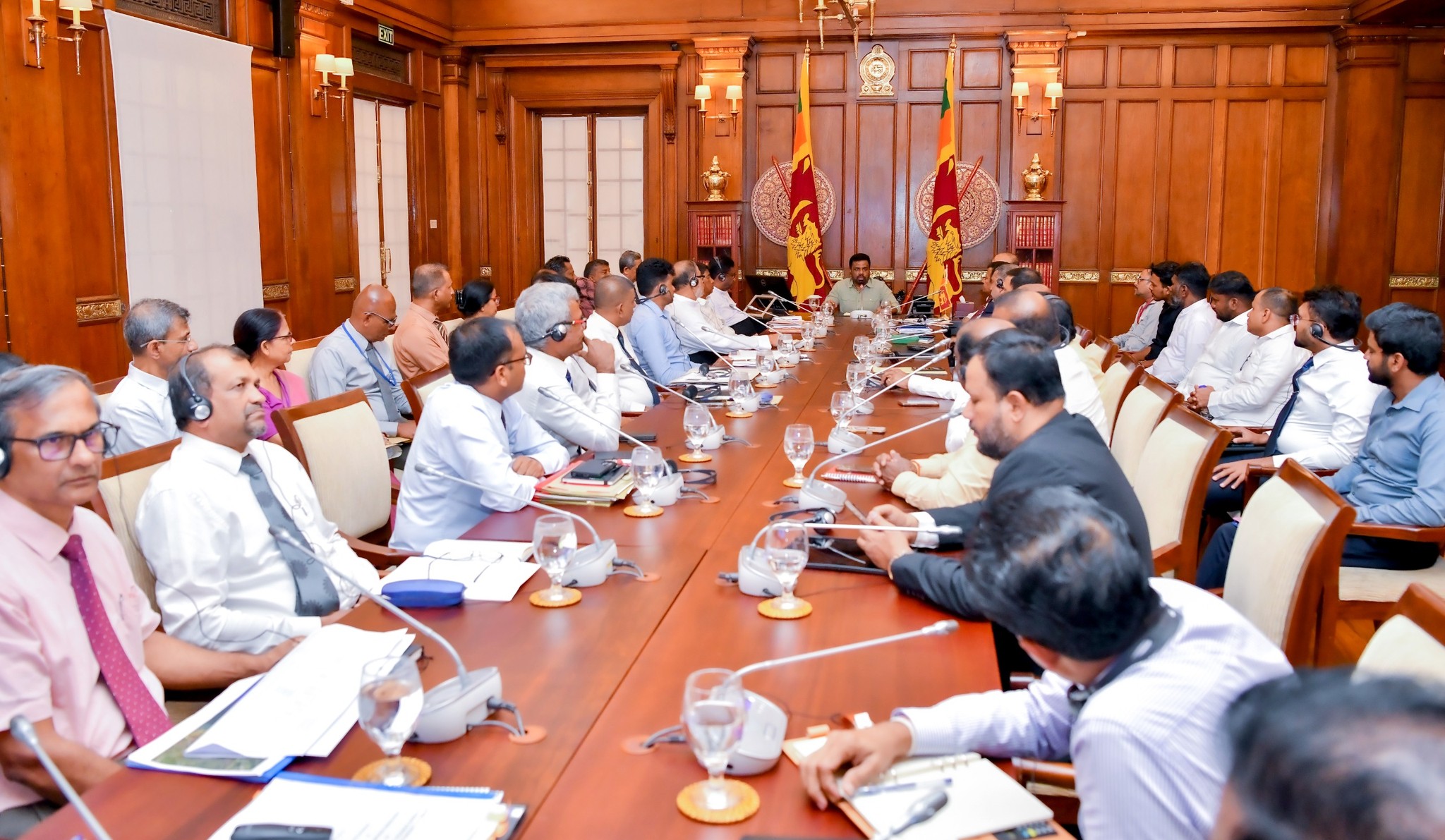 மன்னாரில் காற்றாலை அமைப்பு ஒரு மாதத்துக்கு இடைநிறுத்தம்！ – ஜனாதிபதியுடனான சந்திப்பில் தீர்மானம் – ஆயினும் அதன் பின்னர் அது நடக்குமாம்.