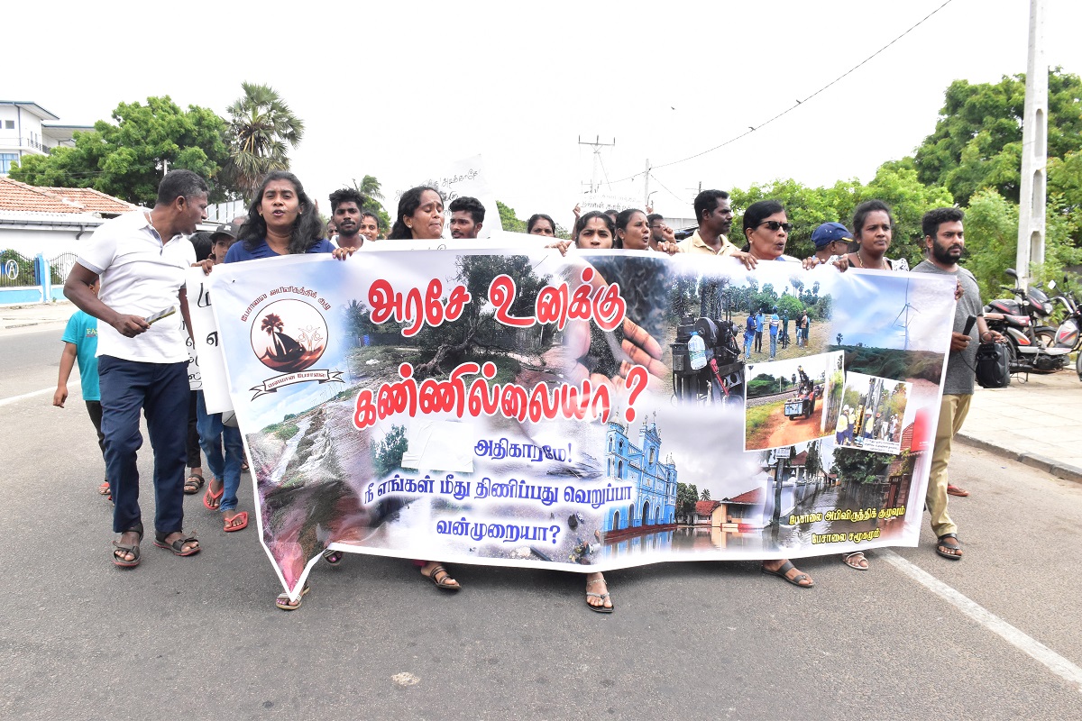 காற்றாலை மின் கோபுரம் அமைத்தல், கனிய மணல் அகழ்வுக்கு எதிர்ப்பு:  மன்னாரில் 7 ஆவது நாளாகவும் தொடர் போராட்டம்.