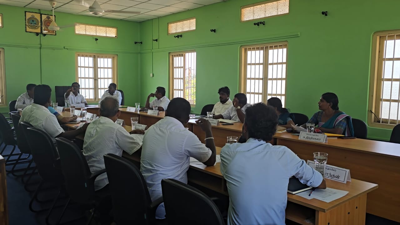 சாவகச்சேரி நகர சபை மாதாந்தக் கூட்டத்தில் ஊடகவியலாளரை வெளியேற்றிய நகர பிதா.