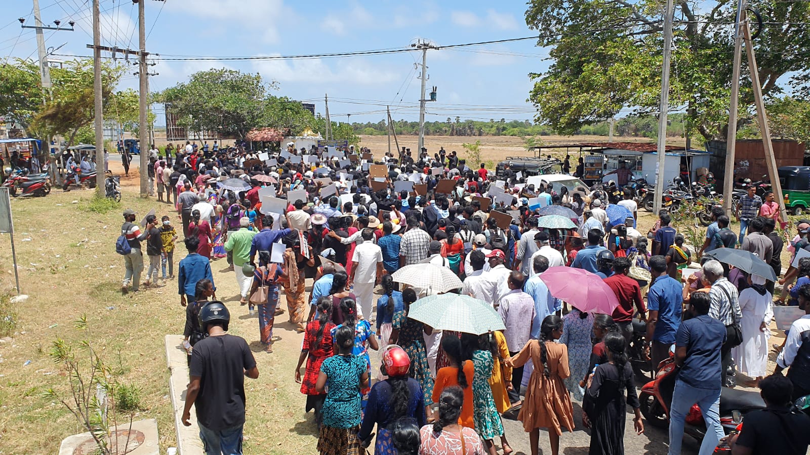 வலிந்து காணாமல் ஆக்கப்பட்டோருக்கு  சர்வதேச நீதி கோரி திரண்ட உறவுகள்!