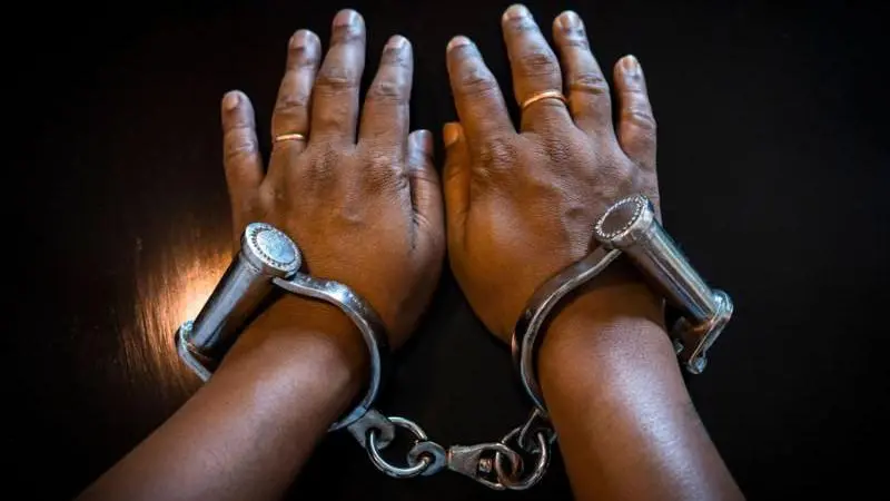 யாழில் ஆலயங்களில் நகைத் திருட்டில் ஈடுபட்ட எட்டு பெண்கள் சிக்கினார்கள்!