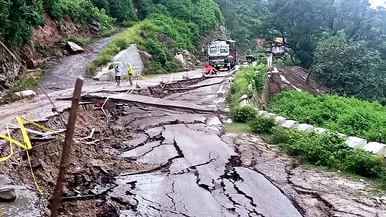 ஜம்மு காஷ்மீரில் மீண்டும் ஏற்பட்ட மேகவெடிப்பால் 4 பேர் பலி!