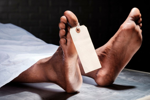 சுற்றுலா விடுதி அறையில் ஆண் ஒருவரின் சடலம் மீட்பு!