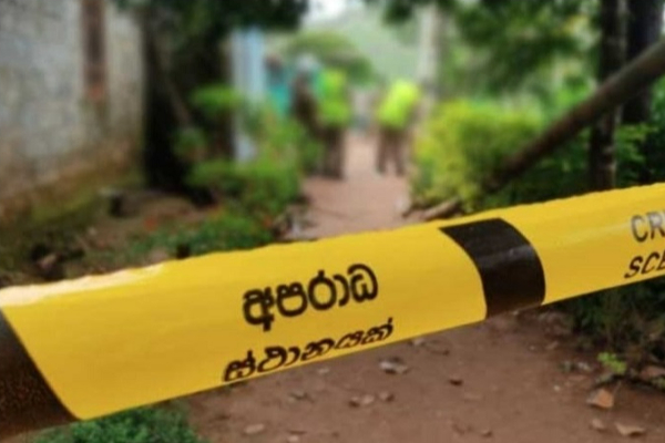 எரிந்த நிலையில் பெண்ணின் சடலம்.