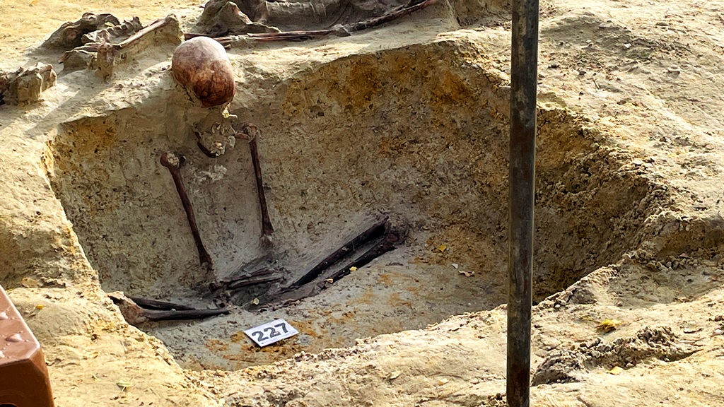 செம்மணியில் கால்கள் மடிக்கப்பட்டு அமர்ந்த நிலையில் என்புக்கூடு மீட்பு!