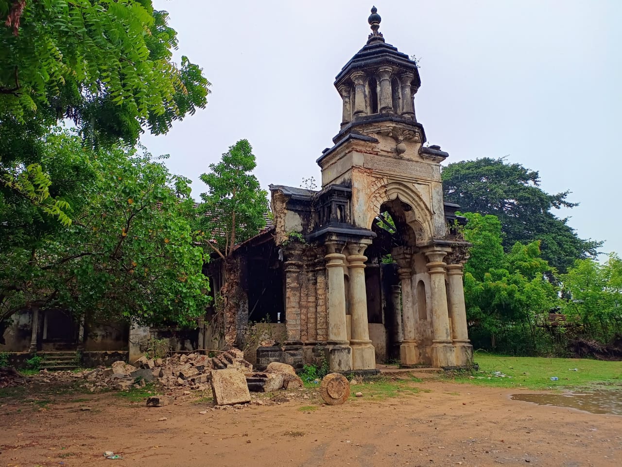 இடிந்து விழுந்தது நல்லூர் இராசதானியை ஆண்ட சங்கிலியன் மன்னனது மந்திரிமனை.