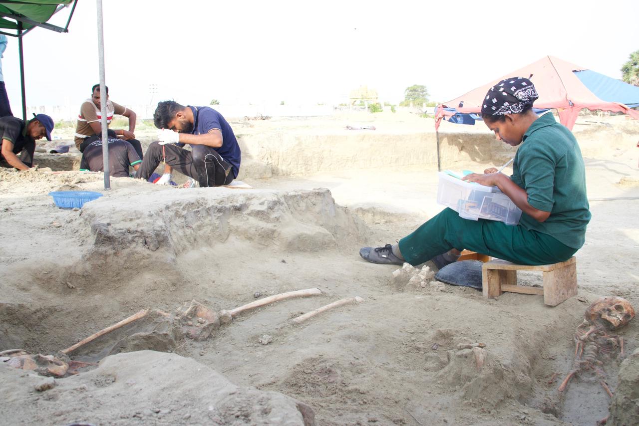 50 நாள்கள் அகழ்வில் 222 எலும்புக்கூடுகள்.