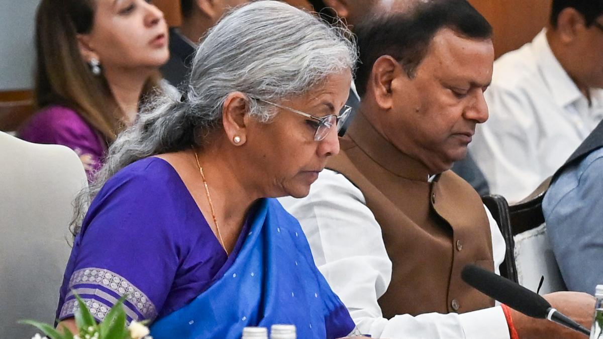 ஜிஎஸ்டி வரிவிகிதங்கள் சீரமைப்பு: அத்தியாவசிய பொருட்களுக்கு வரி குறைப்பு, ஆடம்பர பொருட்களுக்கு வரி உயர்வு