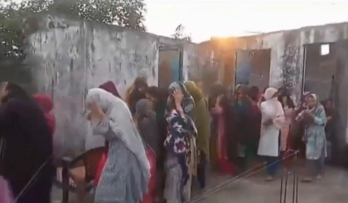 உ.பி. சட்டவிரோத மதரசாவில் அதிர்ச்சி: கழிவறைக்குள் பூட்டப்பட்டிருந்த 40 சிறுமிகள் மீட்பு!