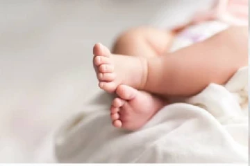 உத்தரப்பிரதேசம்: பிறந்த 15 நாட்களே ஆன குழந்தையை குளிர்சாதனப் பெட்டியில் வைத்த தாய்!