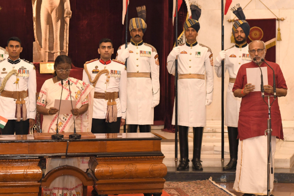 சி.பி.ராதாகிருஷ்ணன் இந்தியாவின் 15வது துணை ஜனாதிபதியாக பதவியேற்றார்