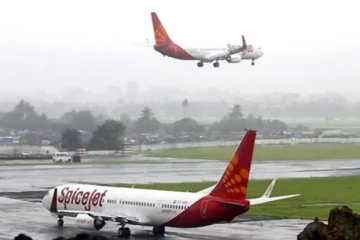 பெரும் விபத்து தவிர்ப்பு: நடுவானில் கழன்று விழுந்த விமான சக்கரம்