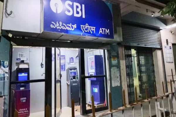 விஜயபுரா எஸ்பிஐ வங்கியில் ரூ.20 கோடி தங்கம், ரூ.8 கோடி பணம் கொள்ளை!