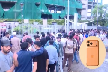 மும்பையில் ஐபோன் 17 வாங்க வாடிக்கையாளர்கள் மோதல்! ஆப்பிள் ஸ்டோர் முன் பதற்றம்!