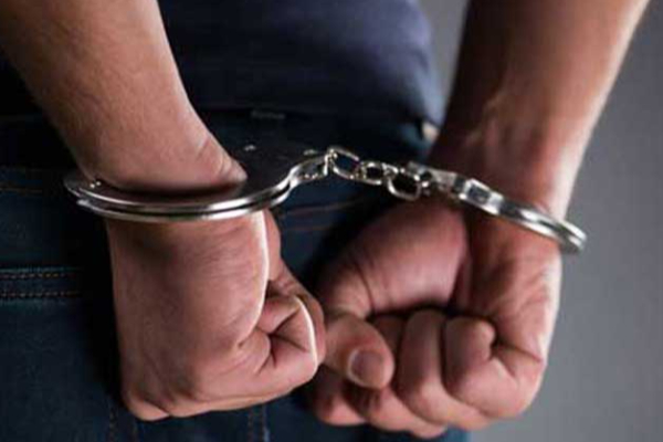 வேலை கிடைக்காததால் பிரிவு: ஆத்திரத்தில் காதலியை கல்லால் அடித்துக் கொன்ற இளைஞன்!