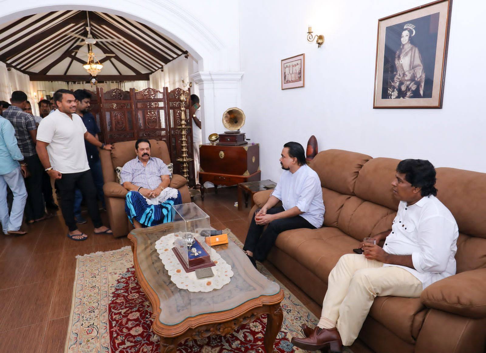 மஹிந்த – விமல் அவசர சந்திப்பு  – தெற்கு அரசியலில் பரபரப்பு.