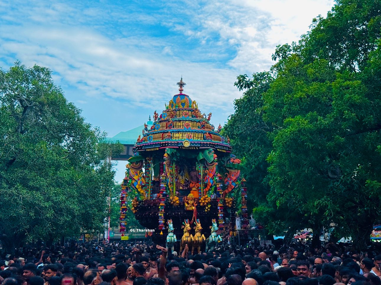 தேரேறி வந்தான் சந்நிதியான்! கடலெனக் குவிந்த பக்தர்கள்!!