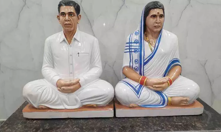 தெலுங்கானாவில் பெற்றோர்களுக்கு கோயில் கட்டிய மகன்கள்