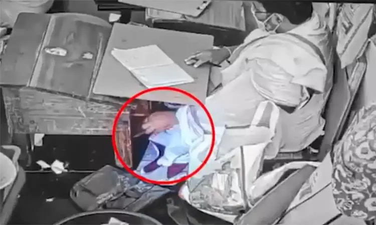 திருப்பதி உண்டியலில் ₹100 கோடிக்கு மேல் கொள்ளை: சிசிடிவி ஆதாரங்களை வெளியிட்ட பாஜக தலைவர்!