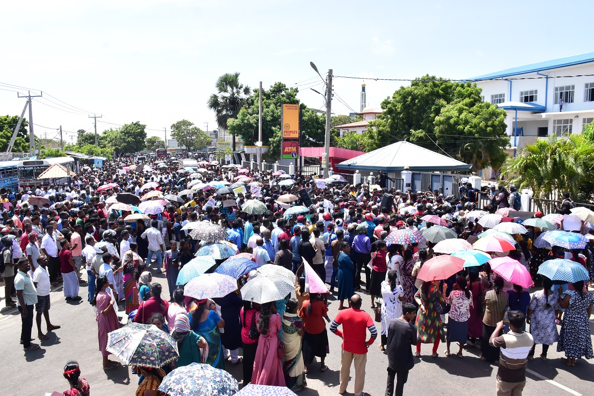 காற்றாலைத் திட்டத்துக்கு எதிர்ப்புத் தெரிவித்து  மன்னாரில் மாபெரும் போராட்டம்.