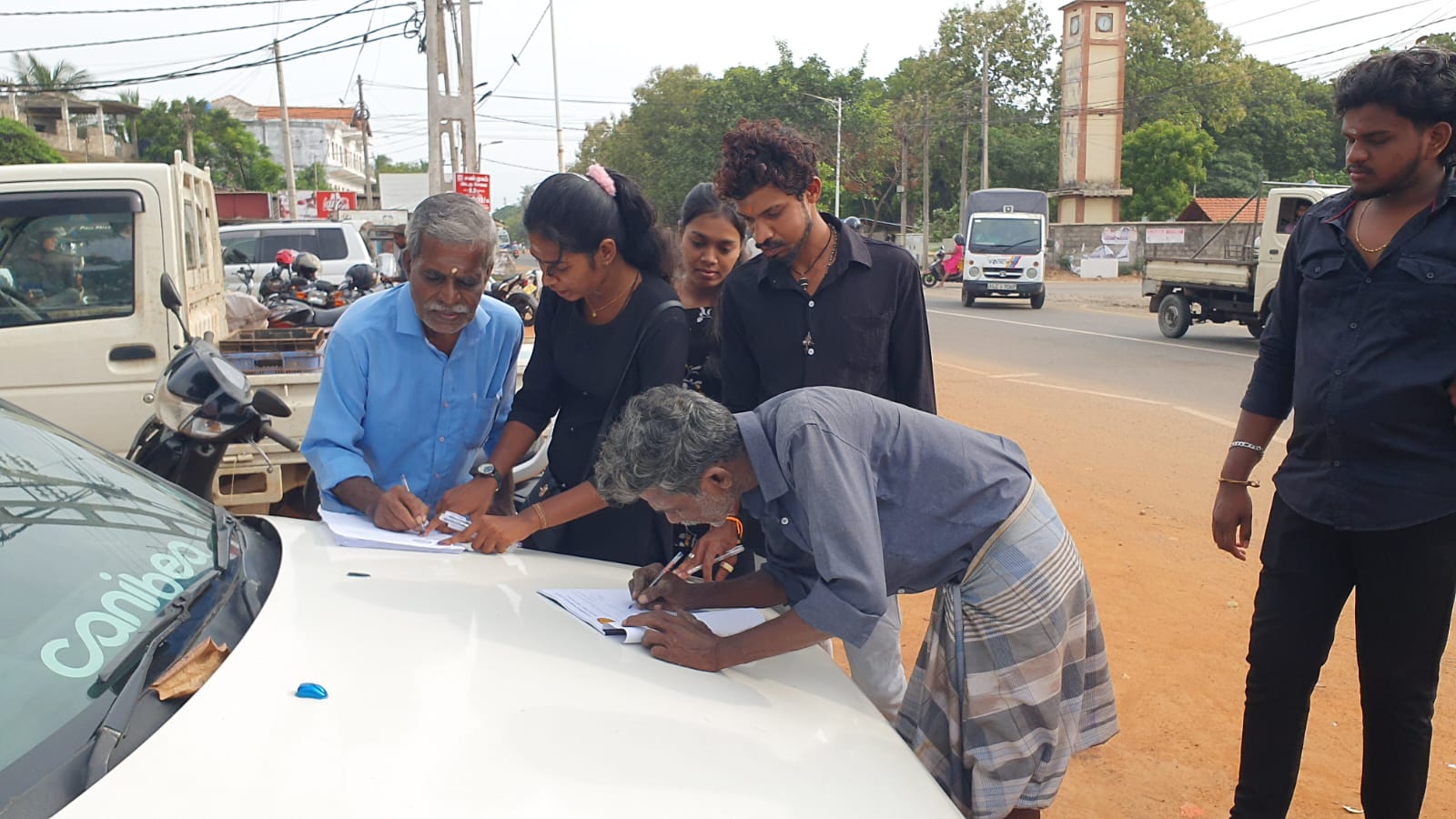 சர்வதேச நீதி கோரி கையெழுத்துப் போராட்டம்.