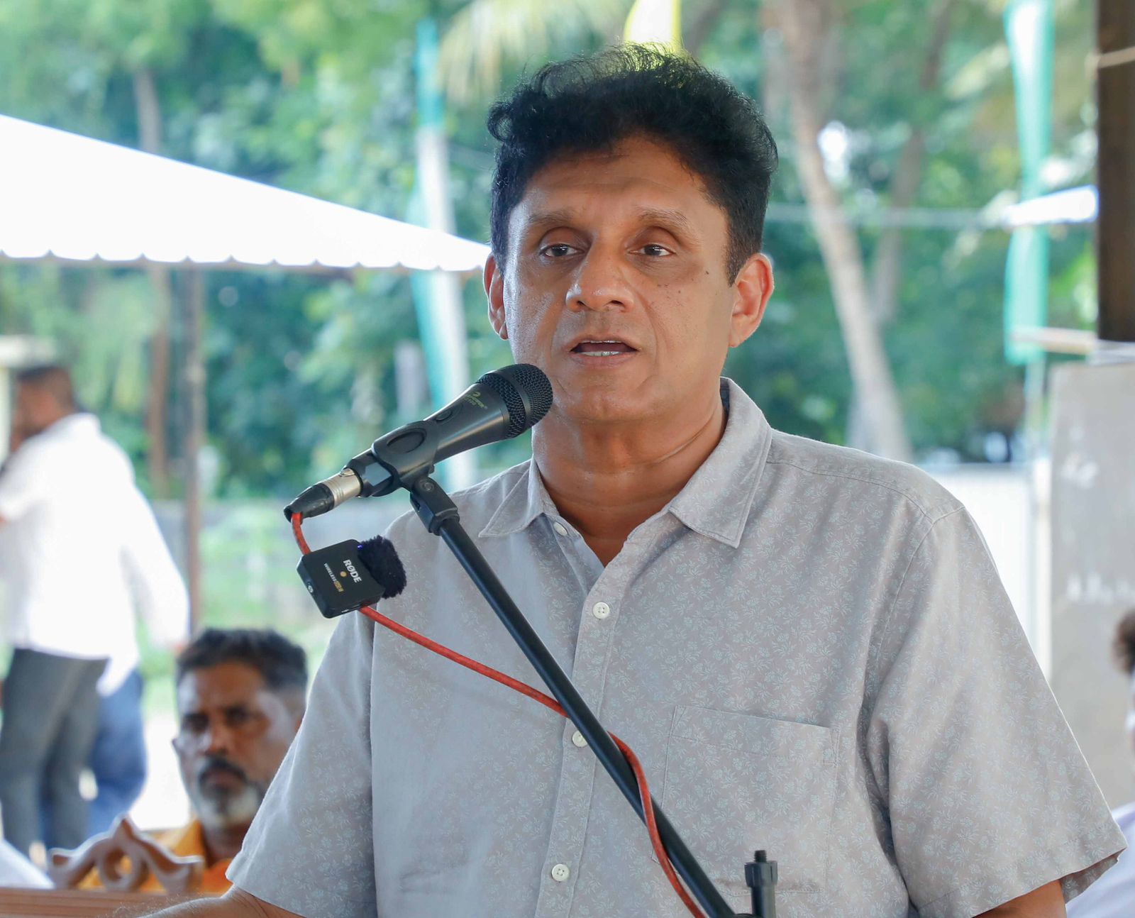 மக்களின் பிரச்சினைகளைத் தீர்க்காத அரசு எதிர்க்கட்சிகளின் குரல்களை நசுக்குகின்றது  – எதிர்க்கட்சித் தலைவர் சஜித் குற்றச்சாட்டு.