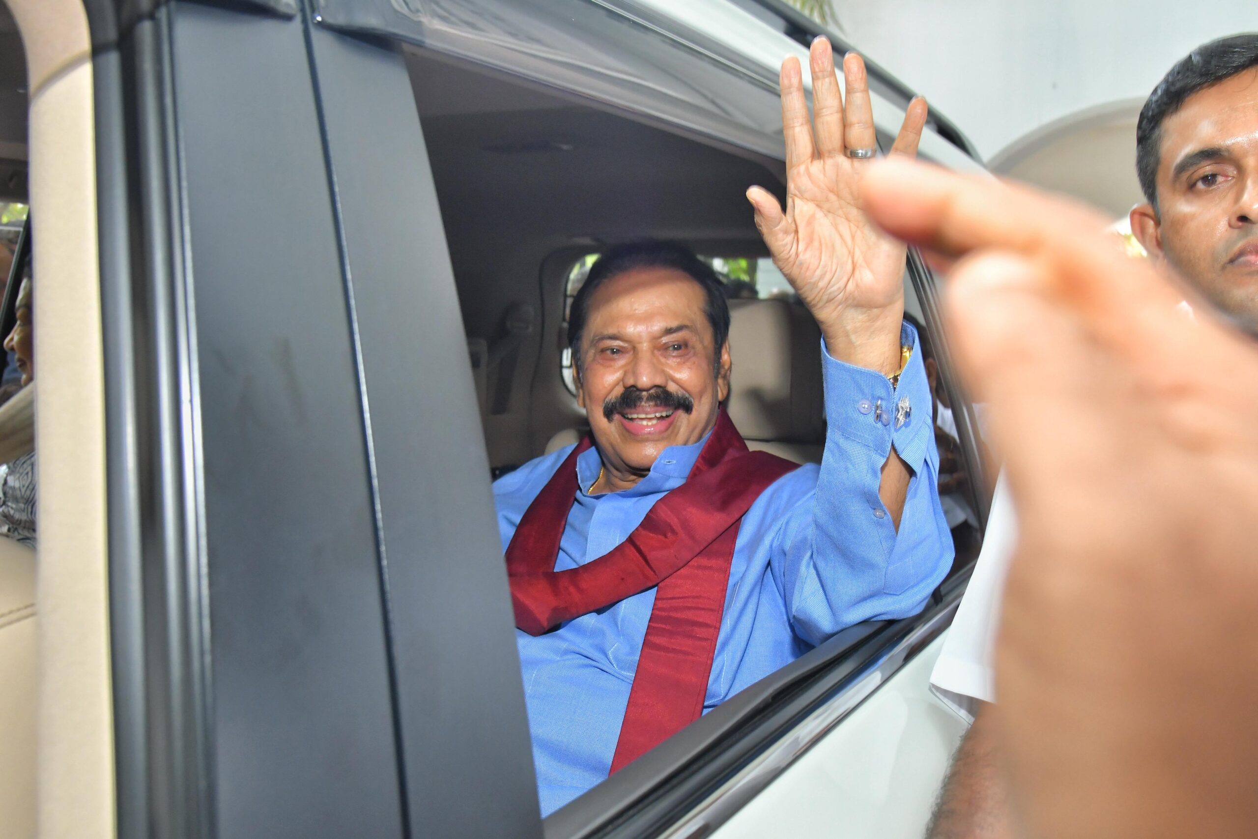 கொழும்பிலிருந்து தங்காலைக்கு  கிளம்பிய மஹிந்த!