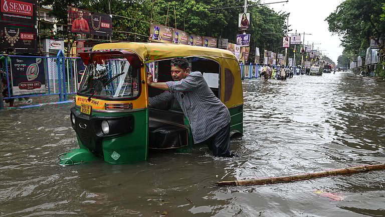 ஹைதராபாத்தில் வெள்ளப் பெருக்கு: முசி ஆற்றில் அபாயம்; 1000-க்கும் மேற்பட்டோர் நிவாரண முகாம்களில் தஞ்சம்!