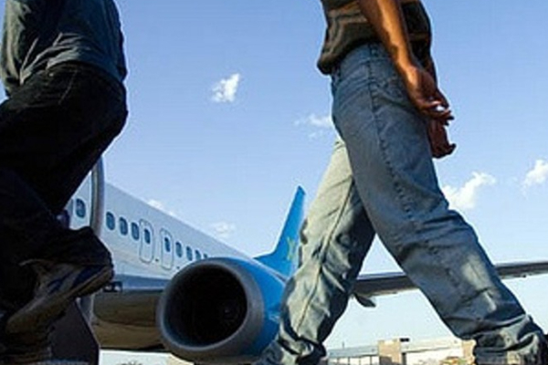 தமிழ்நாட்டில் 3 இலங்கைத் தமிழர் கைதாகி நாடு கடத்தப்படுகின்றனர்.