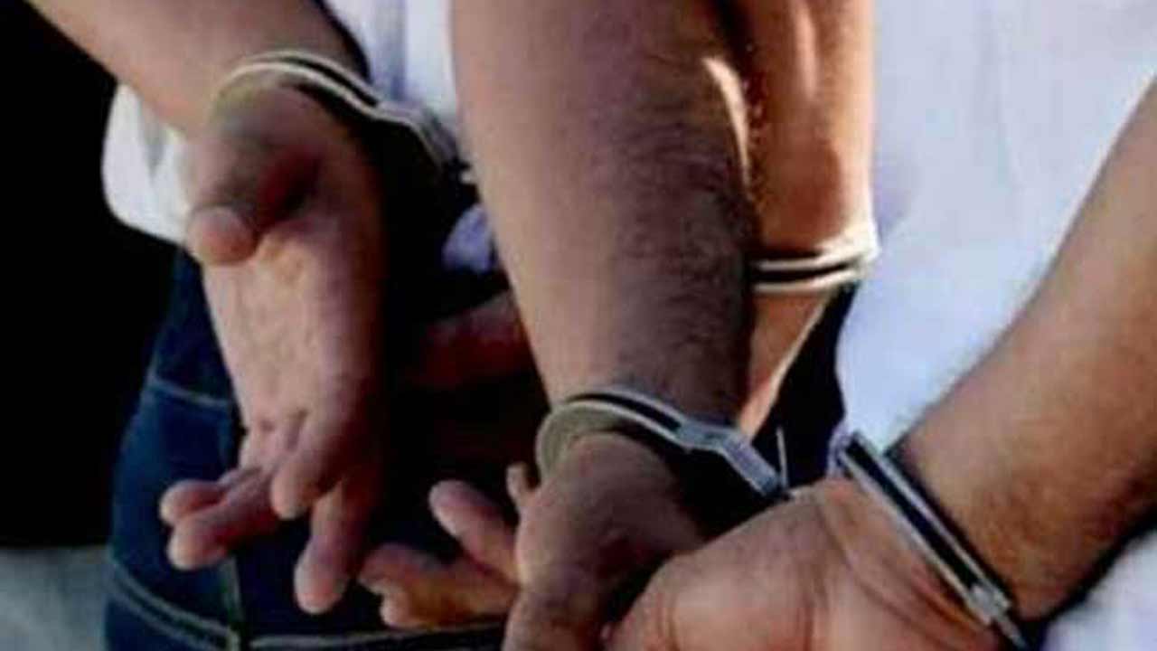 நகைகள், பணத்தைக் கொள்ளையிட்ட ஐந்து பேர் கொண்ட கும்பல் சிக்கியது!