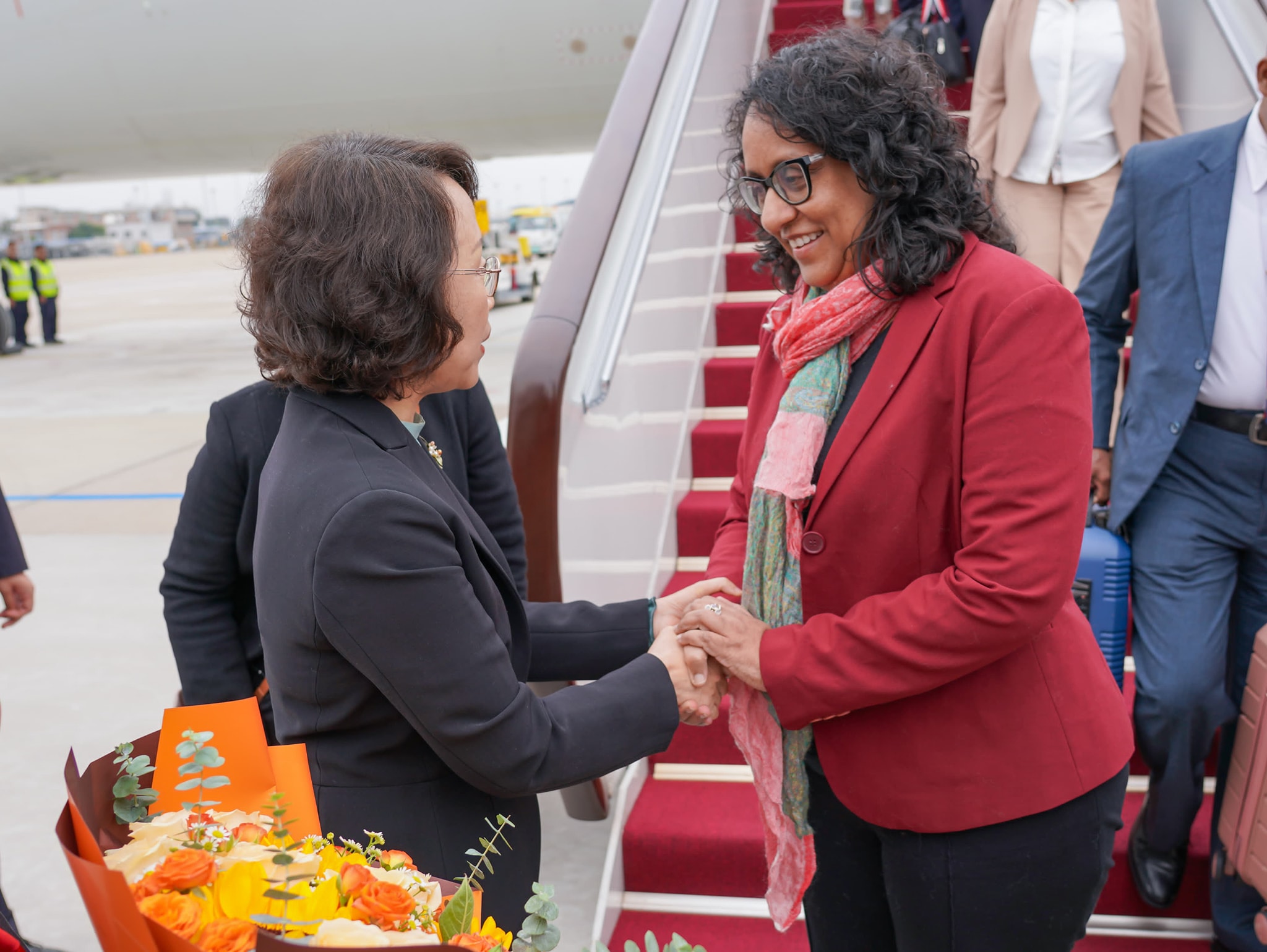 சீனாவைச் சென்றடைந்த ஹரிணி.