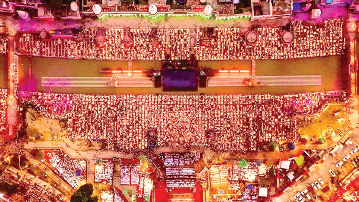 அயோத்தி தீபாவளி: சரயு நதிக்கரையில் 29 லட்சம் விளக்குகள் ஏற்றப்பட்டு புதிய ‘கின்னஸ்’ சாதனை!