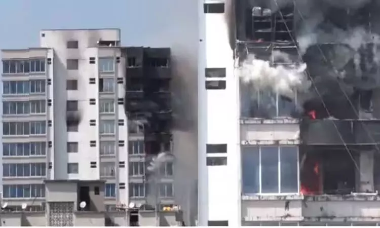 மும்பையில் வணிக வளாகத்தில் பயங்கர தீ விபத்து! : தீயை அணைக்க தீயணைப்பு வீரர்கள் தீவிர முயற்சி