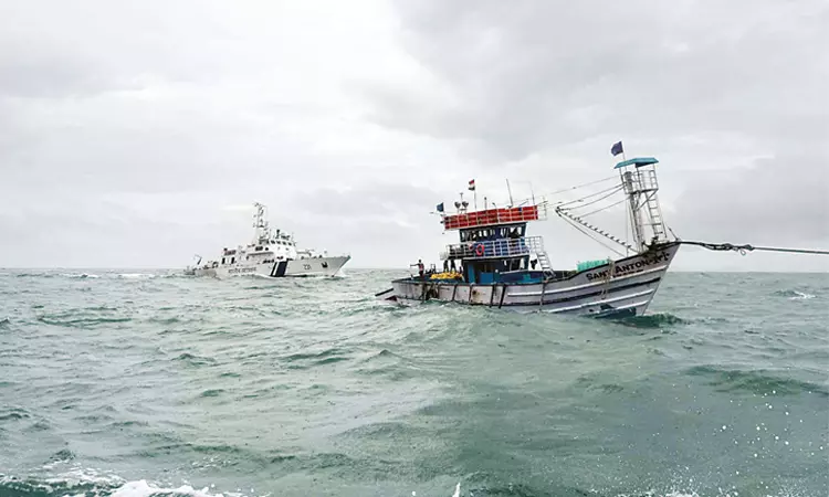 நடுக்கடலில் 11 நாட்கள் பரிதவிப்பு: மங்களூரு அருகே மாயமான விசைப்படகு, 31 மீனவர்கள் பத்திரமாக மீட்பு!