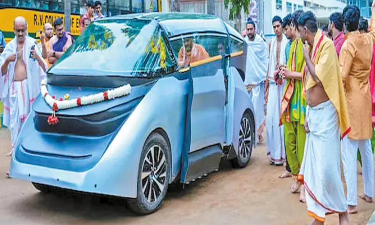 இந்தியாவின் முதல் ஓட்டுநர் இல்லாத கார்: பெங்களூரு என்ஜினீயரிங் மாணவர்களின் அசத்தல் சாதனை!
