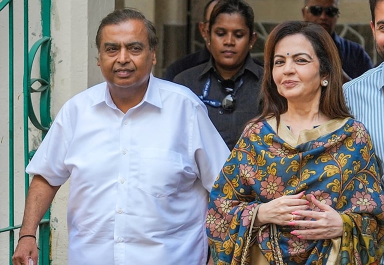 பணக்காரர்கள் பட்டியல் 2025: அதானியைப் பின்னுக்குத் தள்ளி முகேஷ் அம்பானி மீண்டும் முதலிடம்!