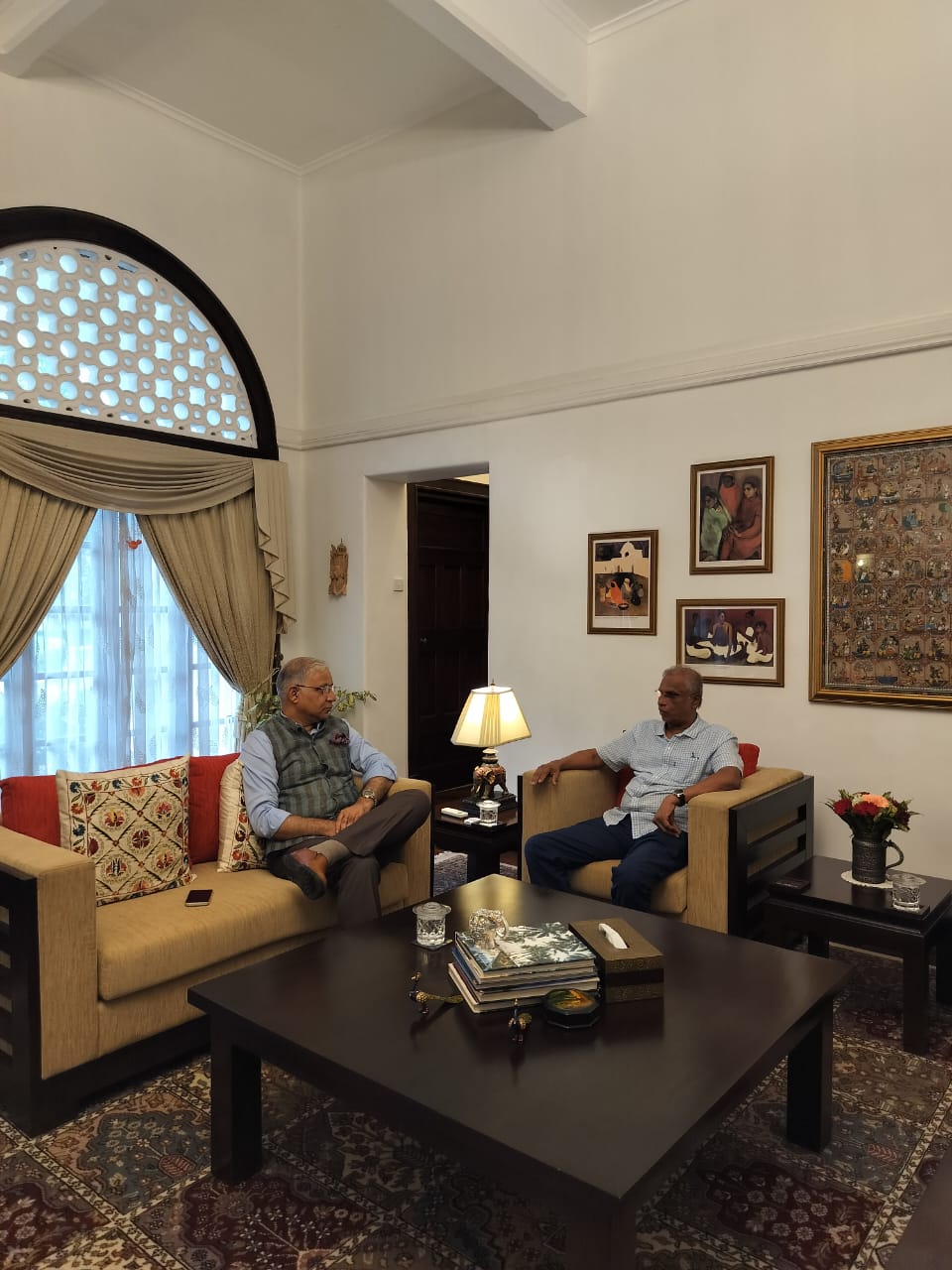 இந்தியத் தூதுவர் – சுமந்திரன் கொழும்பில் சந்திப்பு! – அரசியல் நிலவரம், வடக்கு – கிழக்கு அபிவிருத்தி குறித்து முக்கிய பேச்சு.